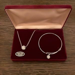Women’s Necklace and Bracelet Set